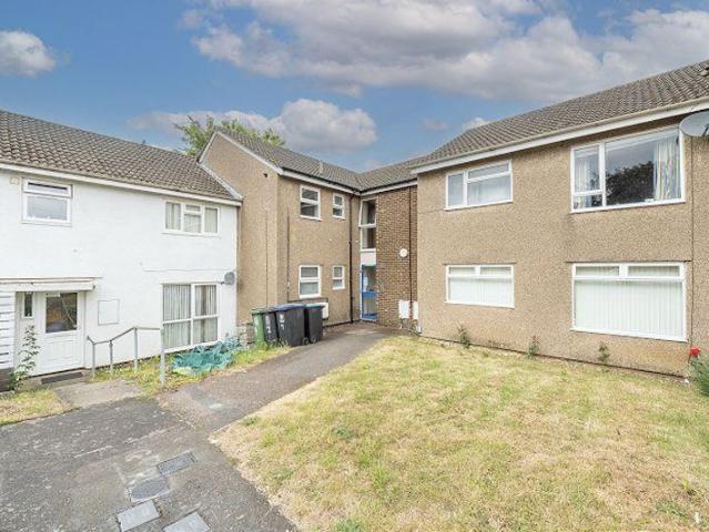 Flat for sale in Pouchen End, Hertfordshire