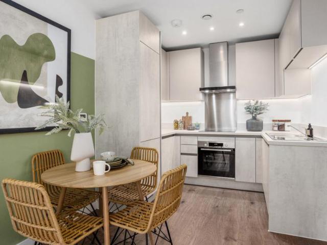Flat for sale in Reading