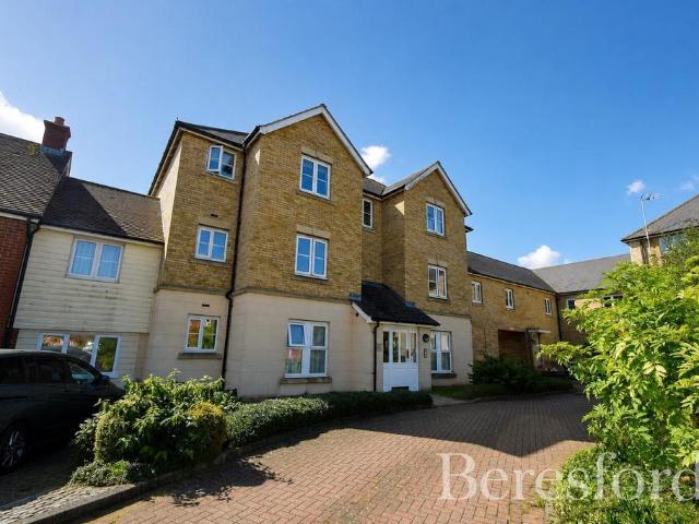Flat for sale in Chipping Hill, Essex