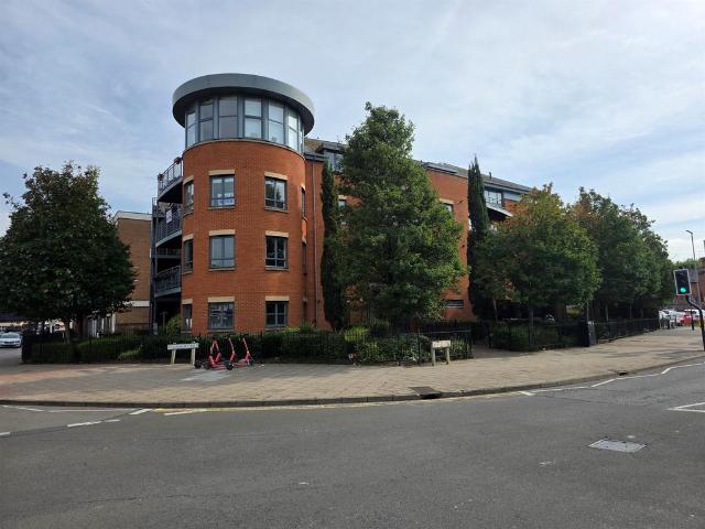 Flat for sale in Walton, Aylesbury