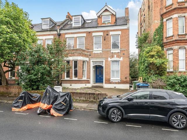 Flat for sale in Surbiton, Greater London
