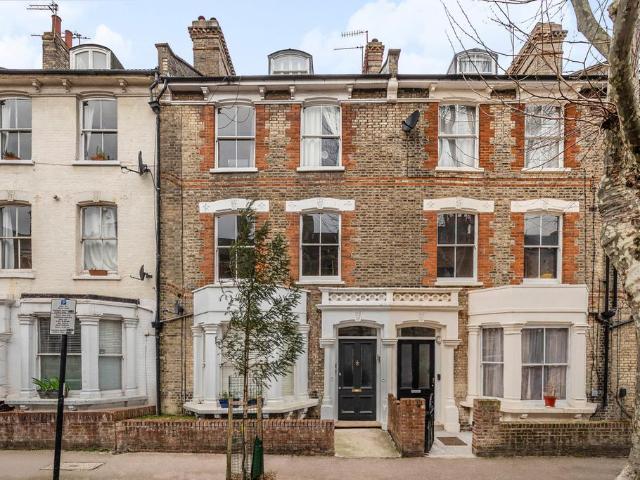 Flat for sale in Highbury, Greater London