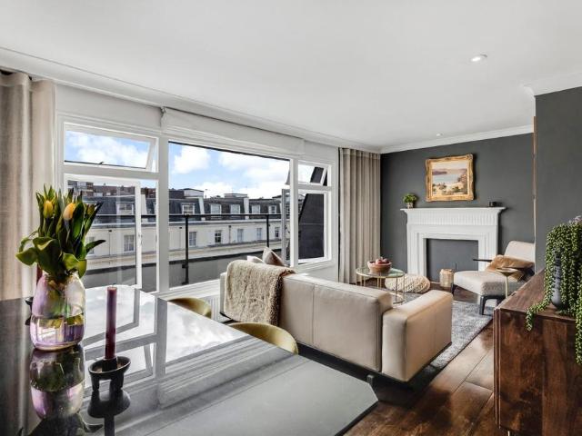 Flat for sale in St. John's Wood, Greater London