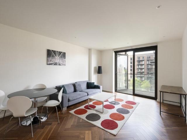 Flat for sale in Nine Elms, Greater London