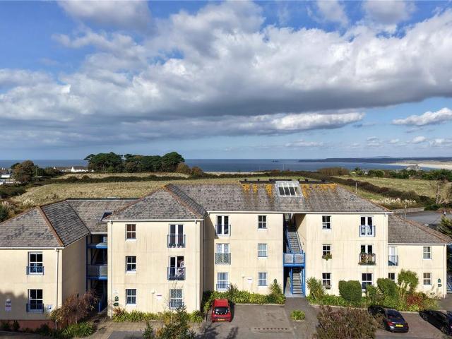 Flat for sale in Penbeagle, Cornwall