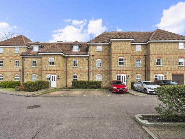 Flat for sale in Sawbridgeworth, Colliers End
