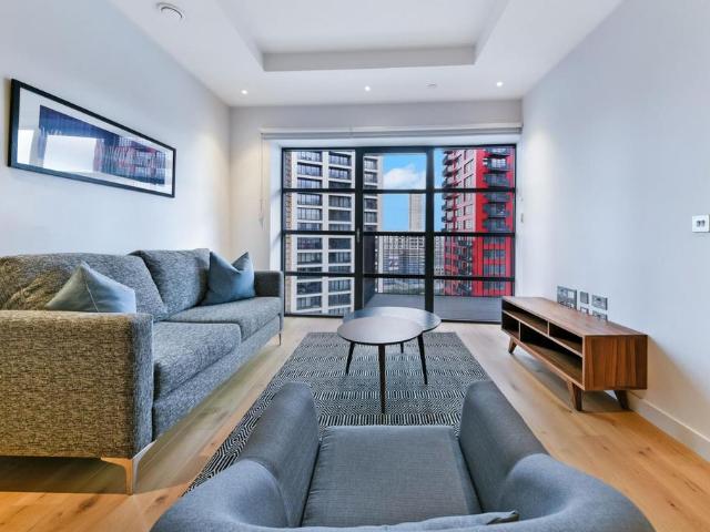 Flat for sale in London City Island, Blackwall