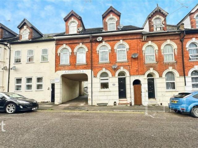 Flat for sale in Spring Park, Luton
