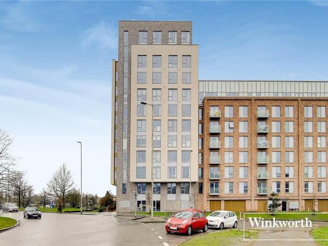 Flat for sale in Elstree and Borehamwood, Borehamwood