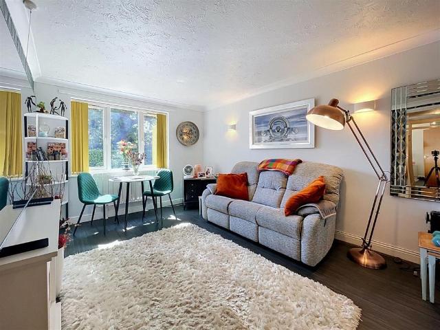 Flat for sale in Green Close, Warwickshire
