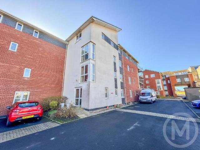 Flat for sale in Knowle, Blackpool