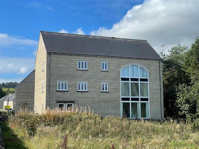 Flat for sale in Burbage, Charlesworth