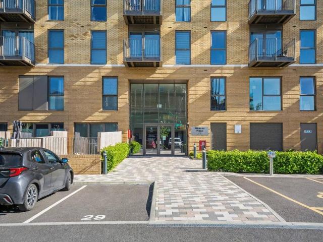 Flat for sale in Brompton, Gillingham