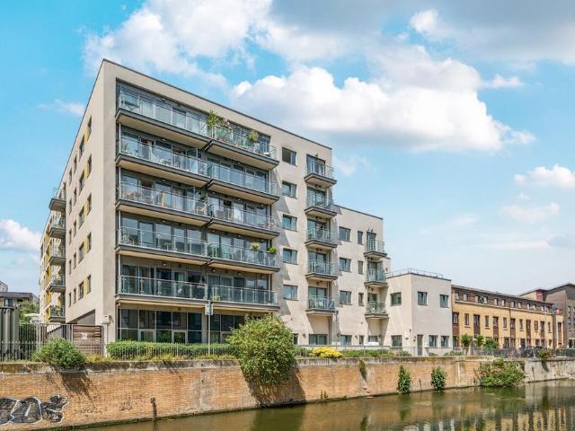 Flat for sale in Bromley-by-Bow, Poplar Grove