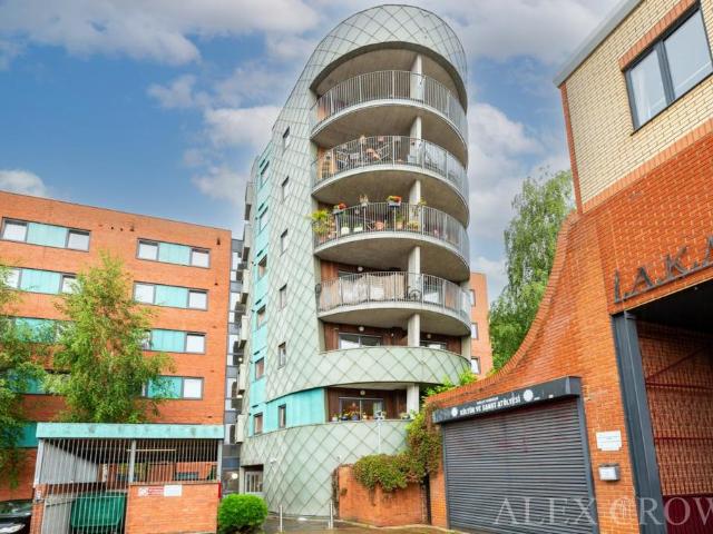 Flat for sale in Hornsey, Greater London