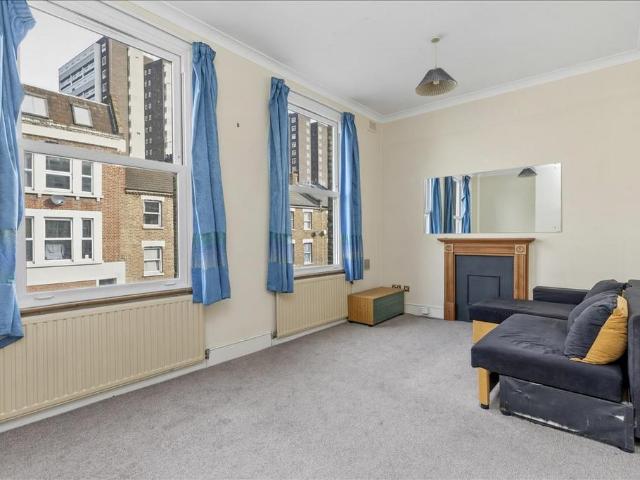 Flat for sale in London Borough of Hammersmith and Fulham, Greater London