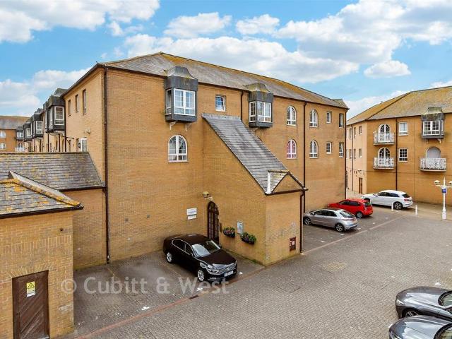 Flat for sale in Brighton & Hove