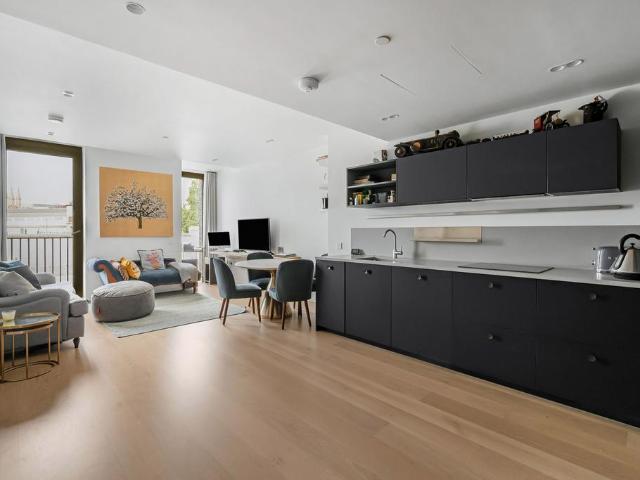 Flat for sale in West Smithfield, Lyons