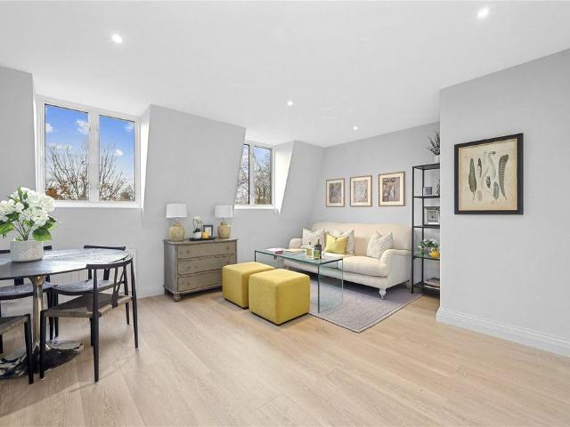 Flat for sale in Earl's Court, Isle Of Man