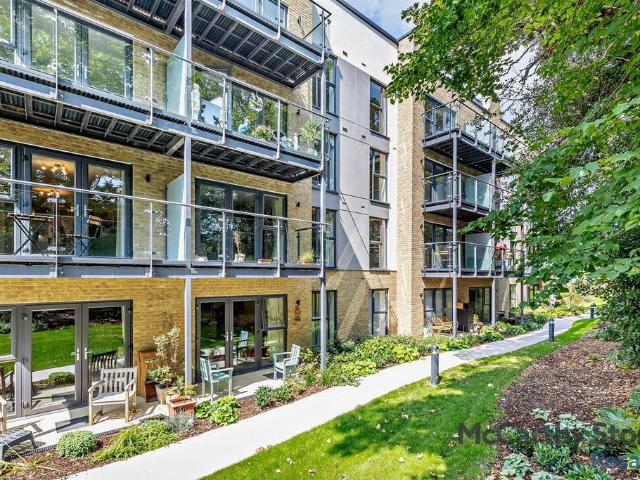 Flat for sale in Bromstone, Acol