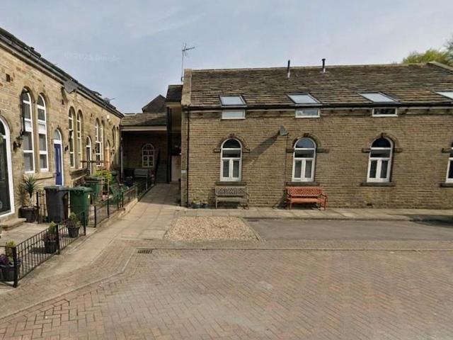 Flat for sale in Queensbury, West Yorkshire
