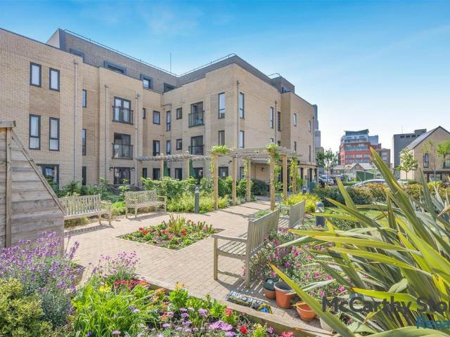 Flat for sale in Key Street, Suffolk