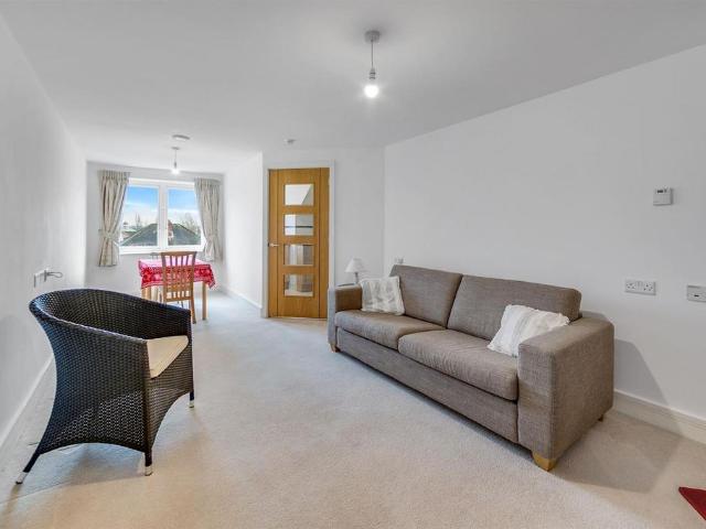 Flat for sale in Reading