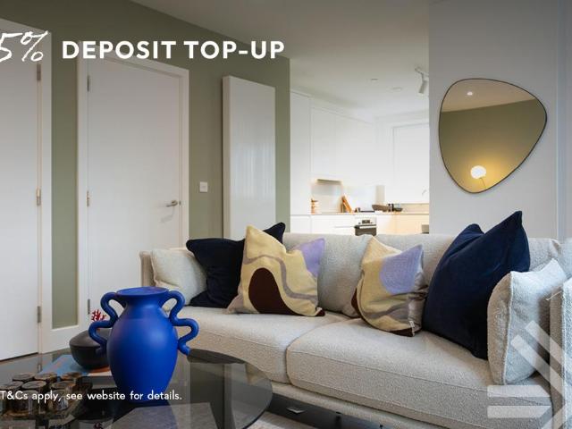 Flat for sale in Peckham, Greater London