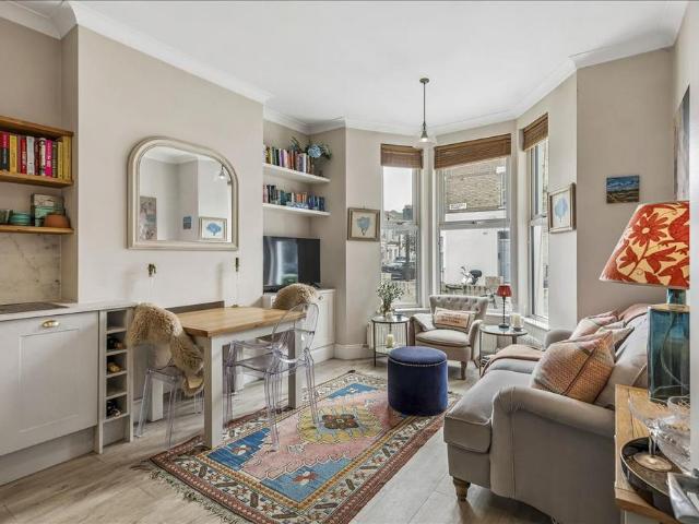 Flat for sale in Hammersmith, Greater London