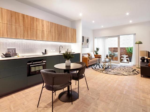 Flat for sale in Clapham Junction, Greater London