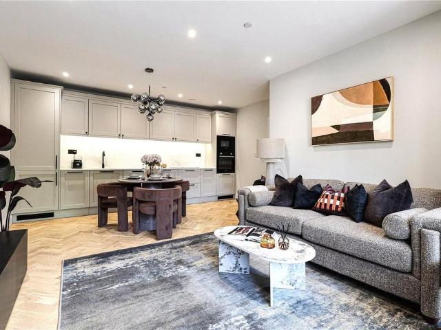 Flat for sale in London Borough of Barnet, Greater London