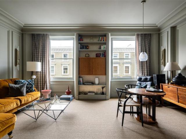 Flat for sale in Earl's Court, Greater London