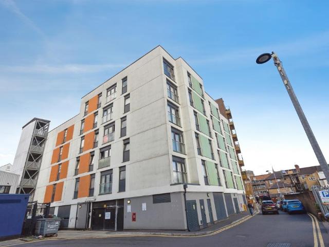 Flat for sale in North Watford, Hertfordshire