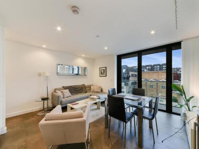 Flat for sale in Islington, Greater London