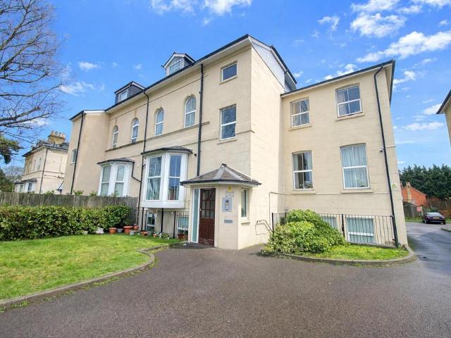 Flat for sale in Farnborough, Hampshire