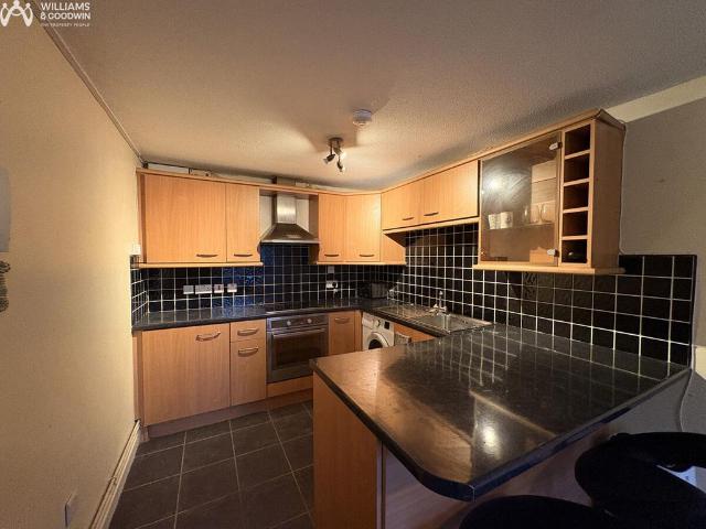 Flat for sale in Bangor, Wales