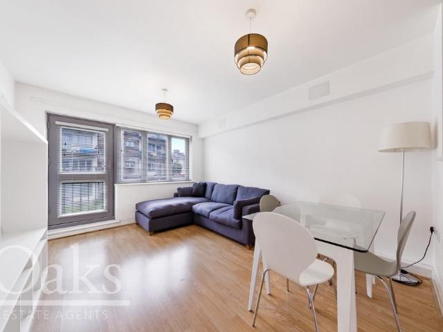 Flat for sale in London Borough of Croydon, Addiscombe