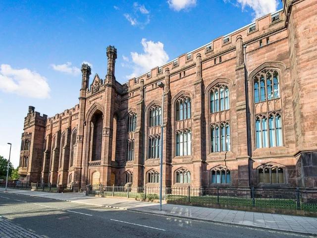 Flat for sale in Islington, Calderstones
