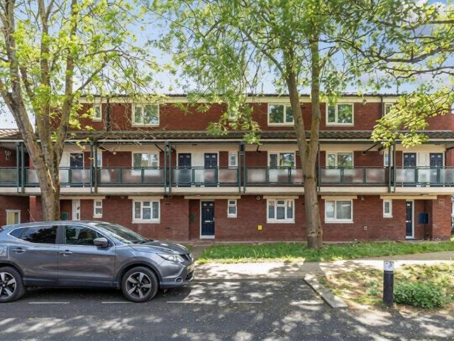 Flat for sale in South Tottenham, Greater London