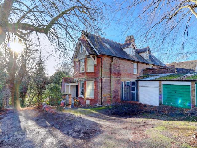 Flat for sale in Totteridge, Cressex