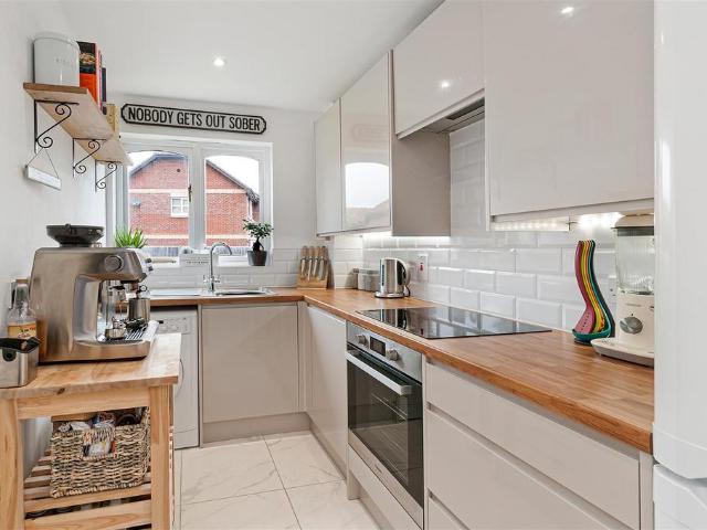 Flat for sale in Sandown Park, Kent
