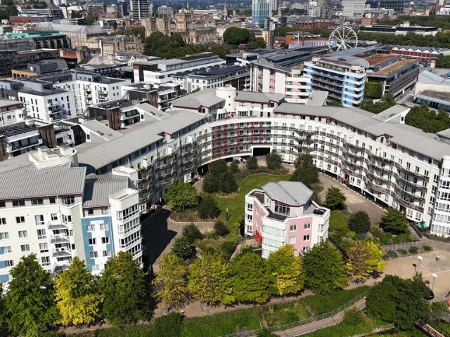 Flat for sale in Canon's Marsh, Feckenham
