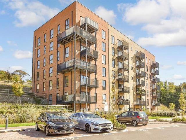 Flat for sale in Bluebell Heights, Stanmer