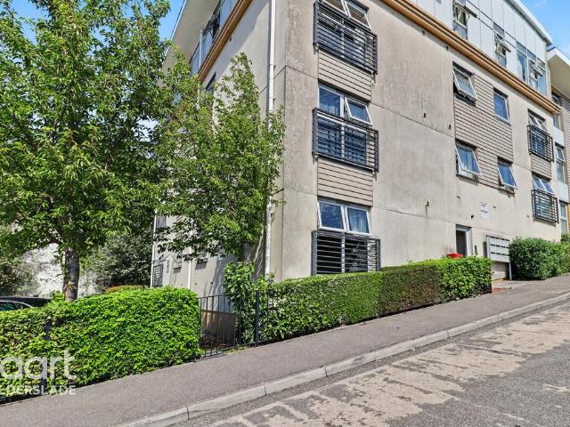 Flat for sale in Luton, Chatham