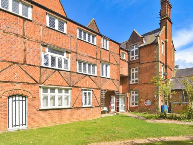 Flat for sale in Duton Hill, Essex