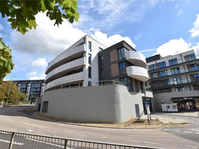 Flat for sale in Farnborough, Rushmoor