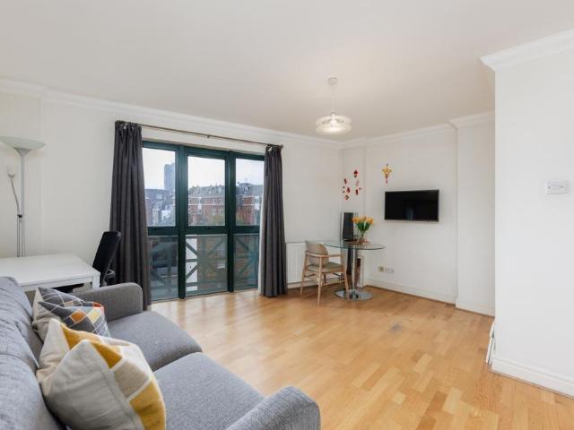 Flat for sale in Westminster, Greater London