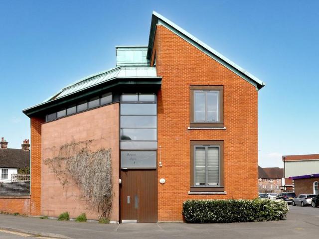 Flat for sale in Holtspur, Knotty Green