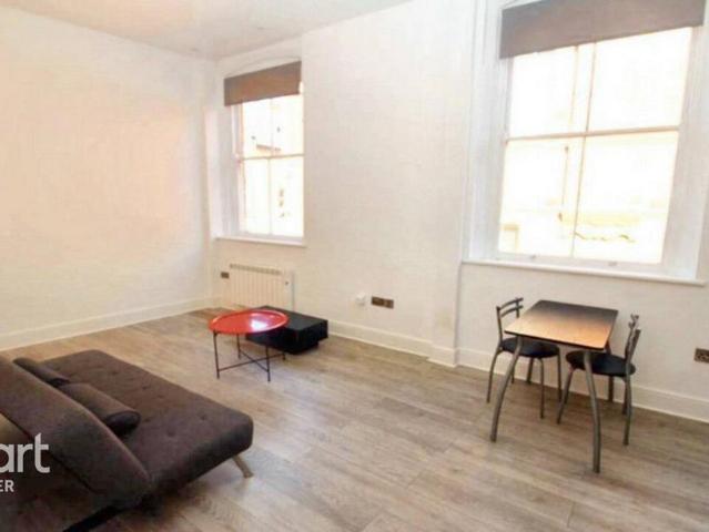 Flat for sale in Black Friars, Old Wharf