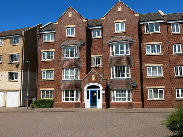 Flat for sale in Dunstable, Bedfordshire